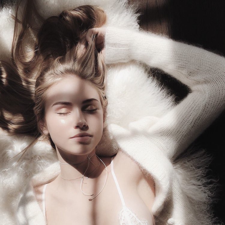 pudicitiia's tweet image. ⠀⠀    
   ⠀⠀ ⠀⠀   
           【  𝐓𝐇𝐄 𝐓𝐇𝐈𝐑𝐃 𝐒𝐈𝐒𝐓𝐄𝐑  】
⠀⠀ 
⠀⠀ ⠀         𝖓𝖆𝖗𝖈𝖎𝖘𝖘𝖆 𝖇𝖑𝖆𝖈𝖐.
 ⠀
  ⠀⠀     ғᴏʀ ᴛʜᴇ ᴇʏᴇɪɴɢ ᴏғ ᴍʏ sᴄᴀʀs,
    ⠀⠀          ᴛʜᴇʀᴇ ɪs ᴀ ᴄʜᴀʀɢᴇ 
  ⠀⠀  ғᴏʀ ᴛʜᴇ ʜᴇᴀʀɪɴɢ ᴏғ ᴍʏ ʜᴇᴀʀᴛ——
  ⠀⠀