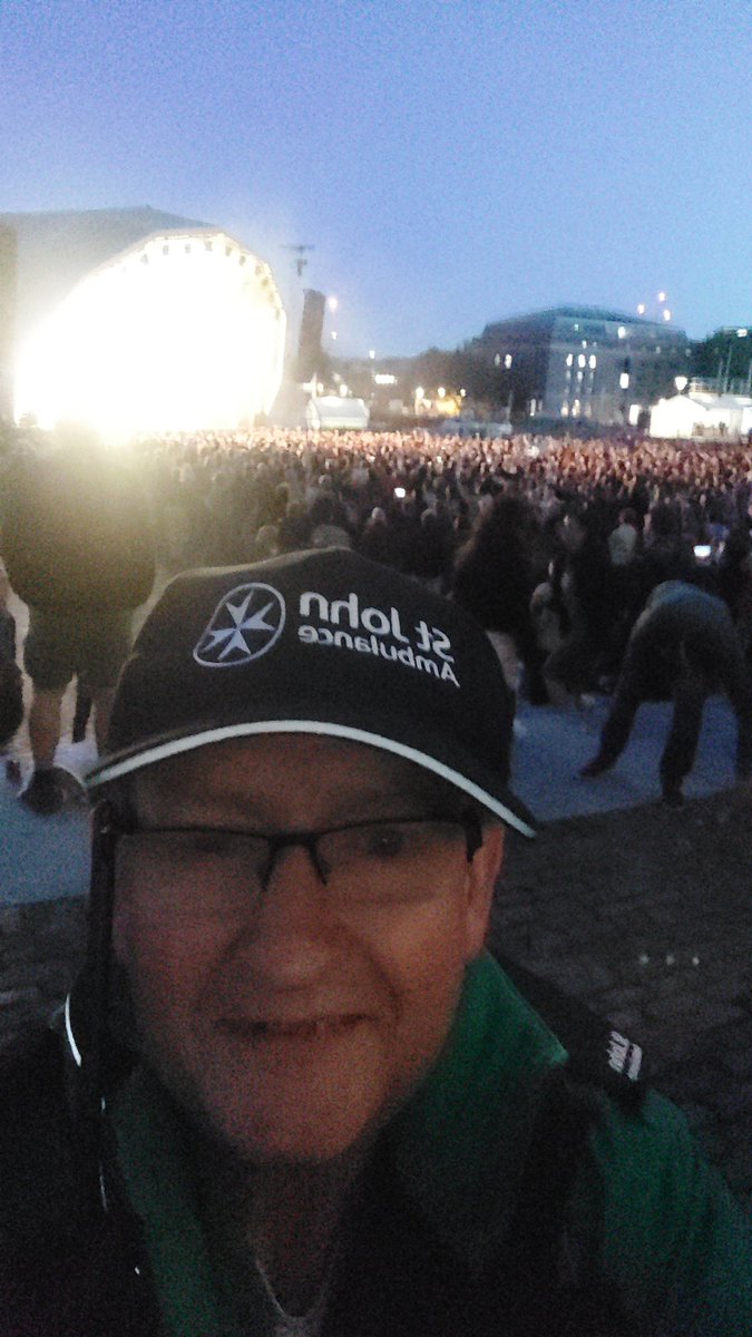 IainGeorge4's tweet photo. Doing what we do best at Bristol Sounds watching Jungle. https://t.co/mjLMFe5VkD