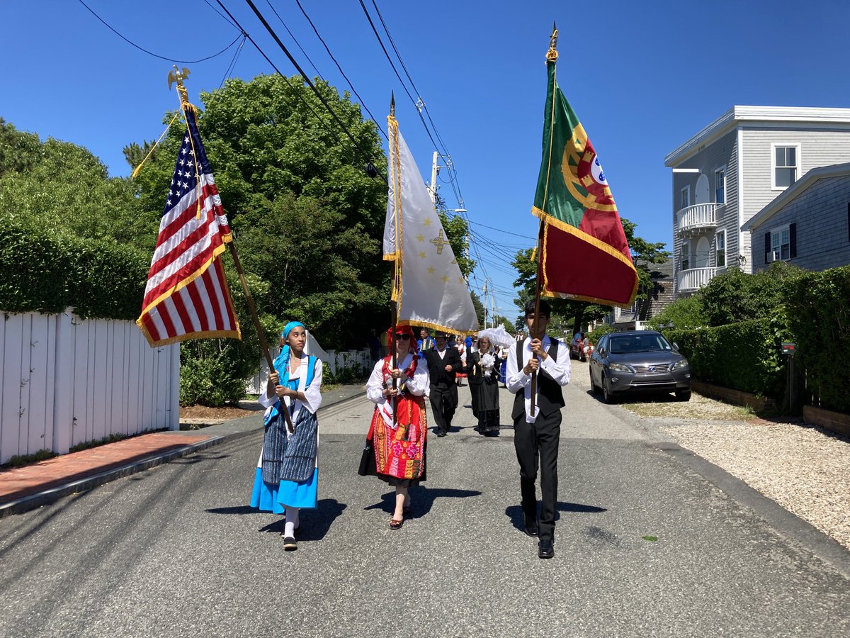 MaryAnnBraggPB's tweet photo. Provincetown Portuguese Festival parade today 💙💙💙 https://t.co/KYZcHWXQSi