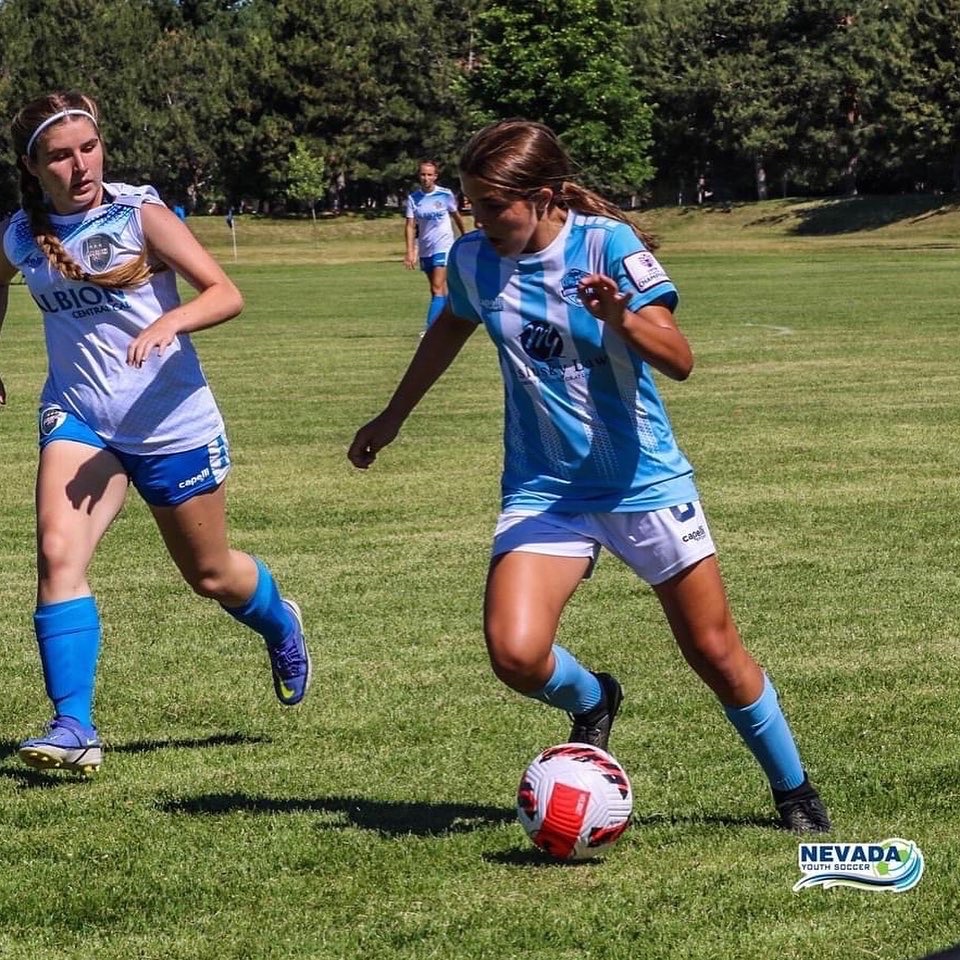 AtomicCityFC's tweet image. Have you heard… this AMAZING team of young ladies are headed to the Far West Regional Championships FINALS! Here are some pictures from today’s semifinal match. Photo-cred 📸 Nevada Youth Soccer. #FWRFinalsHereWeCome #TEAMChainGang #MusluskyLaw #CapelliSport