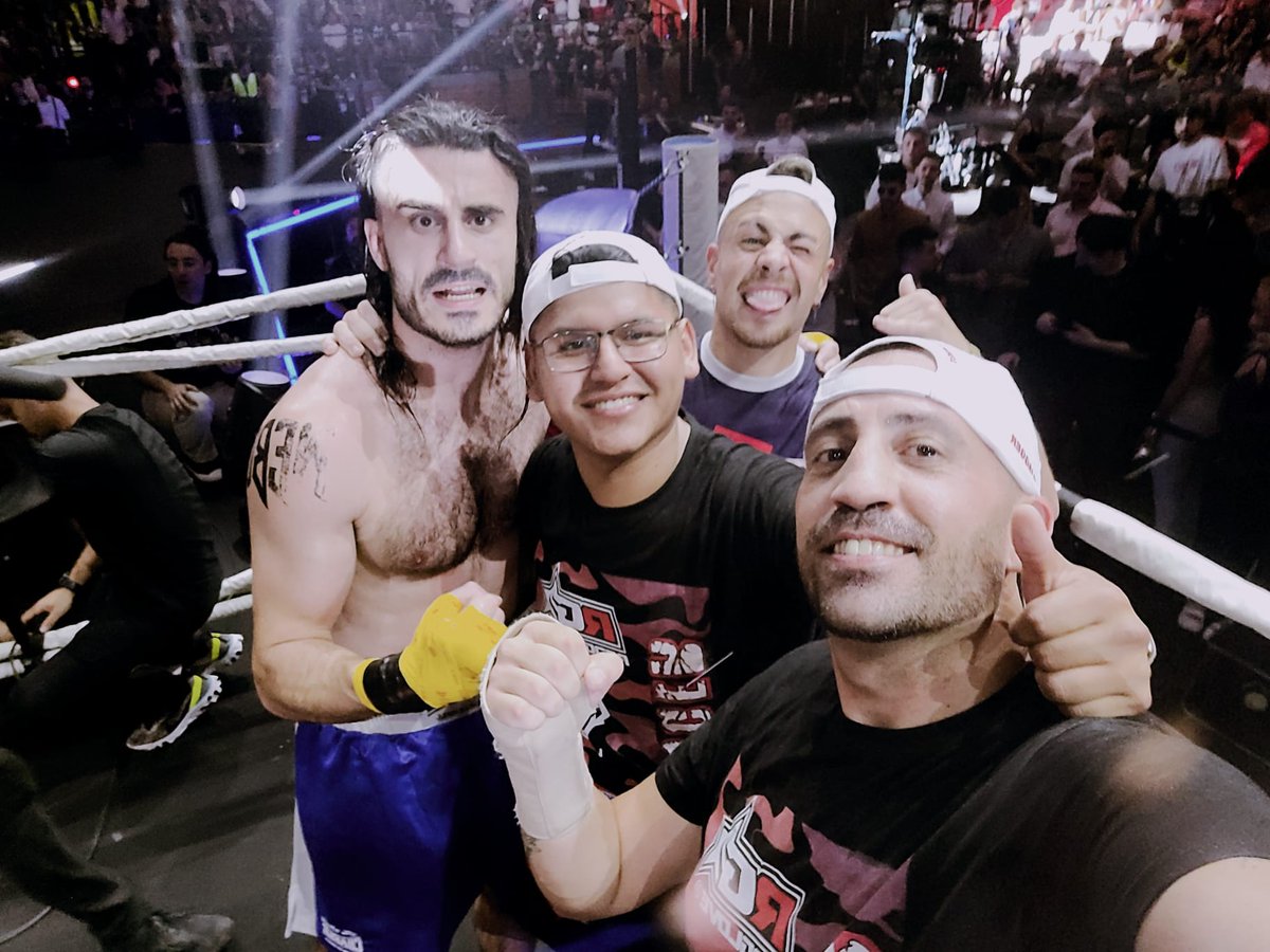 PabloMF_coach's tweet photo. LAAAAAA FOTOOOOOOO DELLLLLL
AÑOOOOOOOOOOOOOO!!!
#LAVELADADELAÑO2
#TEAMJAGGER
#MISTERJAGGER
#JAGGER
#JAGGERTEAM
#THEBOSS
@MisterJagger_ @darcelafu @PabloMF_coach @UseraFight @FightGetafe @FightVallecas @RedgloveBoxing #setpointgetafe #estructuraslobo https://t.co/l9QWbSCeC3
