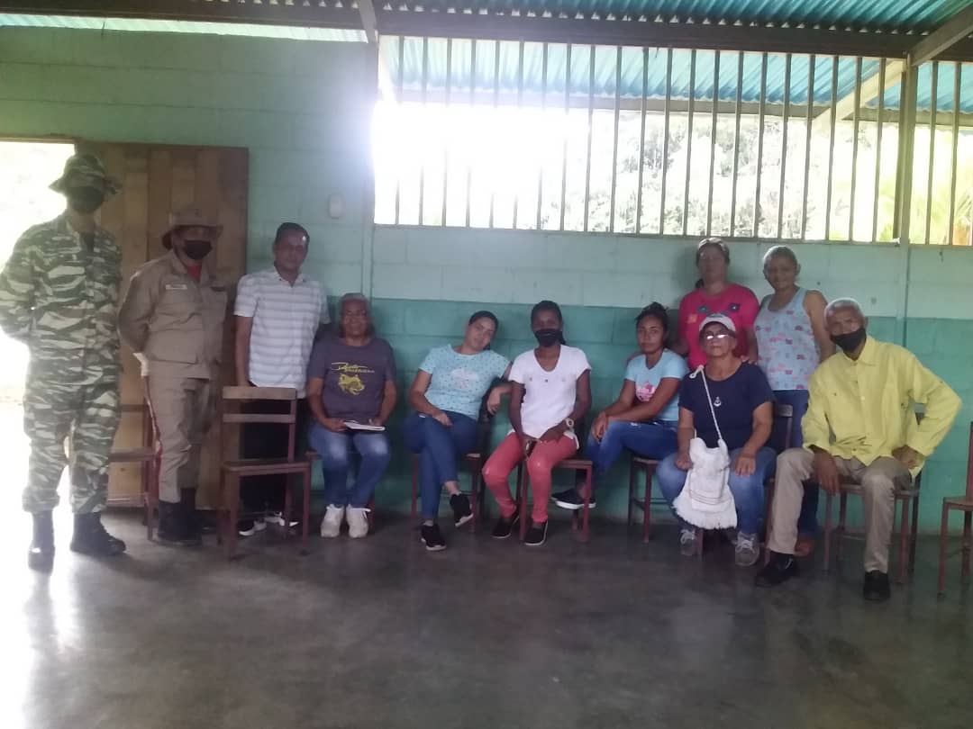 Escuela Los Ejidos Cumpliendo con el llamado de nuestro presidente <a href="/NicolasMaduro/">Nicolás Maduro</a>, también se conformo la Bricomiles #SoyComumicadorClap
