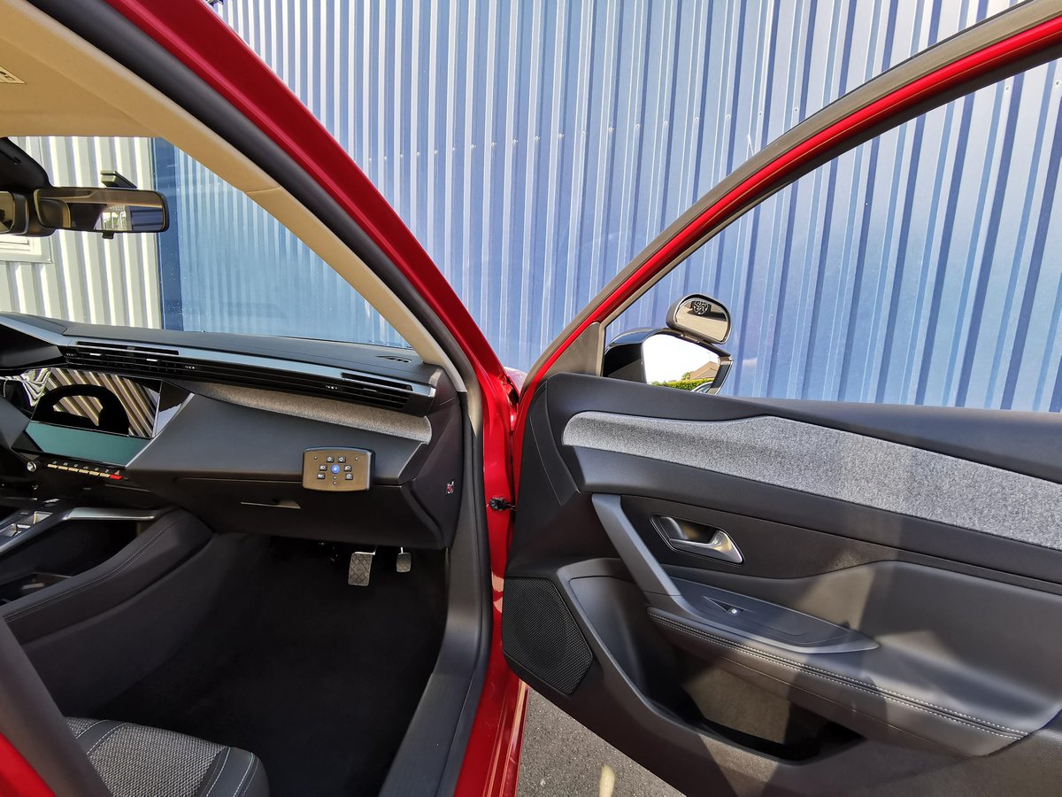 La transformation #autoécole Sojadis est disponible sur #Peugeot308 ! 🔥
Depuis quelques semaines, la tarif de la transformation auto-école est disponible sur notre site internet. Alors n'attendez pas et éditez votre devis en ligne à l'aide de notre configurateur auto-école !