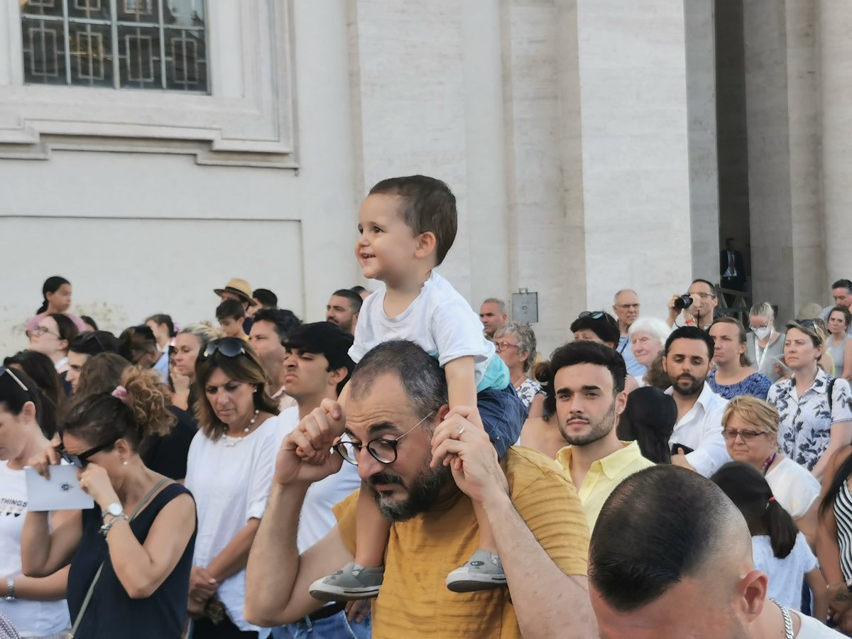 DruzinaSi's tweet photo. [IZ VATIKANA🇻🇦] Kaj je @Pontifex odgovoril mami neporočenega 37-letnika, ki ga je prosila naj se pogovori z njenim otrokom 👉 https://t.co/GDywUjy0Sx https://t.co/wKsOPK1or5