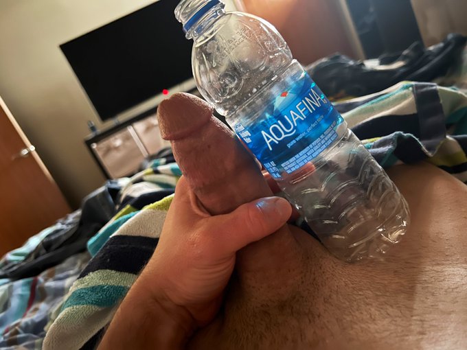 Not the Aquafina #dickpic #nude #goodnight #Grinder #horny #dickrate #bwc #nsfw https://t.co/FX2oCRg