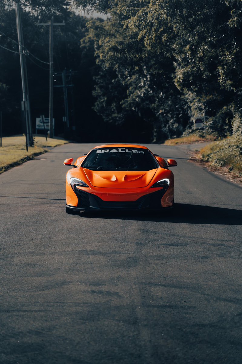 thatsprez's tweet photo. 🍊 #McLaren https://t.co/dVgIlsJZpy