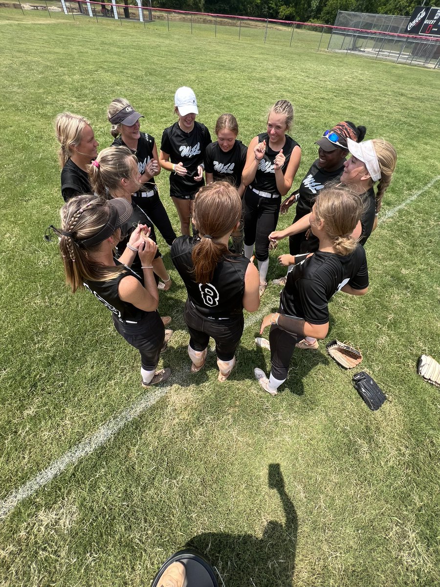 tnwl16u's tweet photo. We won our pool and will be playing tomorrow morning at 8:00am at the Summit. These girls are now 5-0-1 at Scenic City! https://t.co/tozrKdeMjR