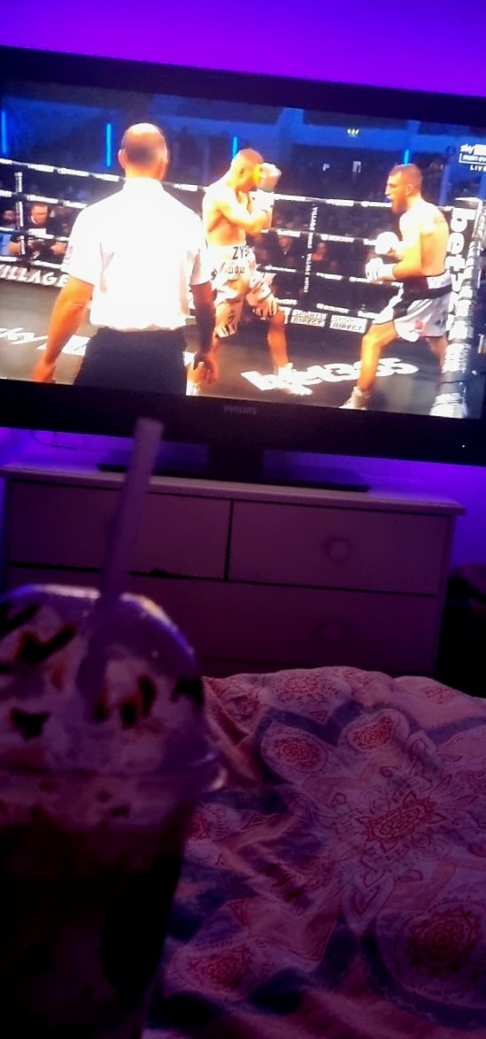 ConnorDella's tweet photo. My ideal sat night in 😌
#BoxxerBreakthrough @boxxer https://t.co/is7CkMiIl9