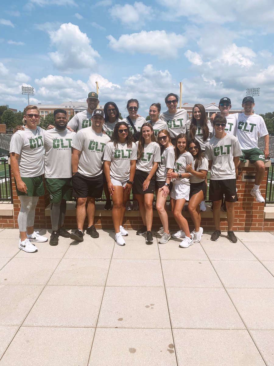 selwynanthony's tweet photo. Squad for Camp Day 3β
Lots of recruits & families at #CampLIT today. Thanks to those that came out & made these camp days a blast! Thankful for the opportunity to work with such a great crew at @CharlotteFTBL! Next stopβ¦ training camp π https://t.co/D875G7EmCe