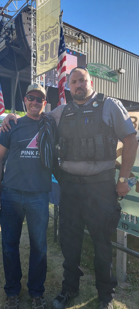 Rodney851's tweet photo. Here's the sheriff of twin falls Idaho. https://t.co/jHakZMukyX