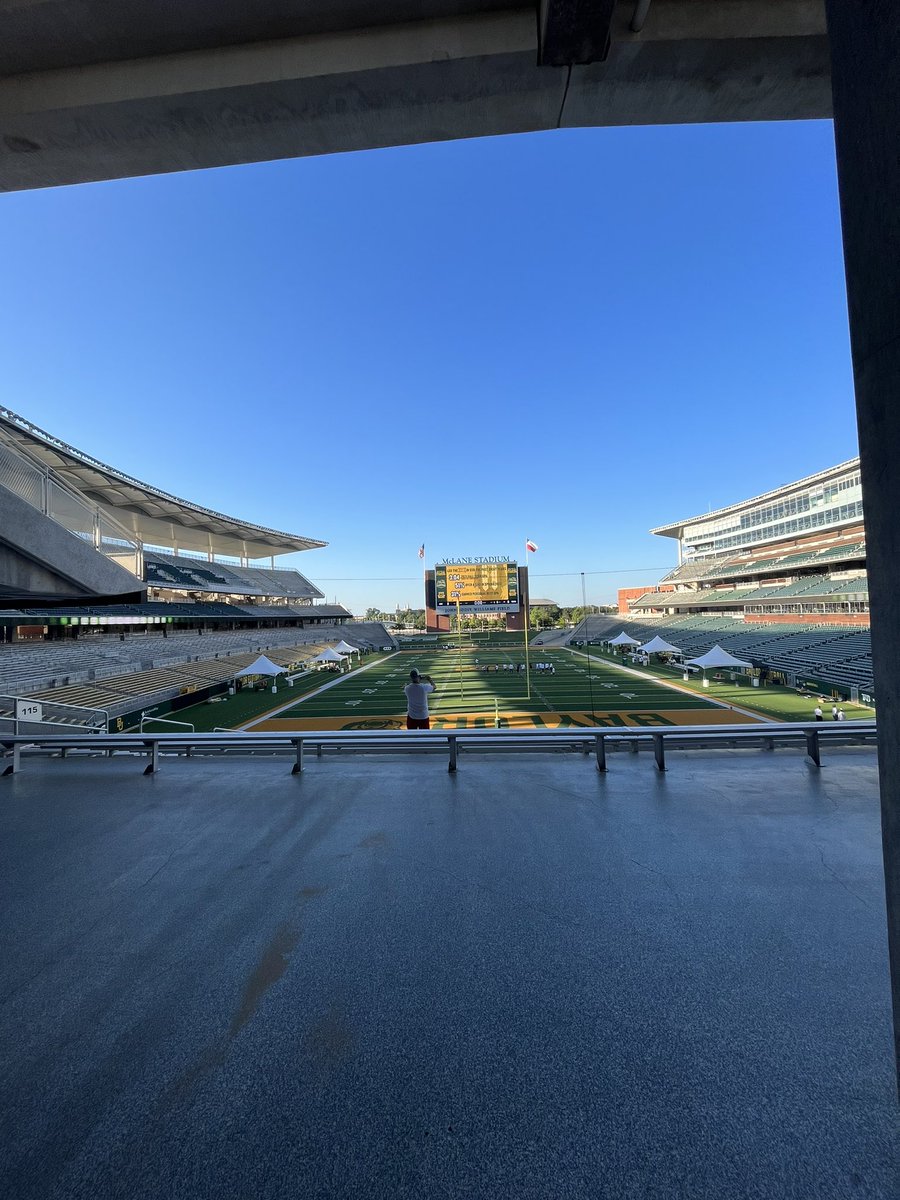 kyle_4343's tweet photo. had an amazing time today at the @BUFootball camp! thank you @coachkcurtis for the opportunity! learned a lot of new things and definitely got better today with some good competition 💚 @CNeatherlin @CoachGarcia_51 @TaylorWright_7 @CoachAcosta1 #CTC212 https://t.co/JP6q7kHZL5