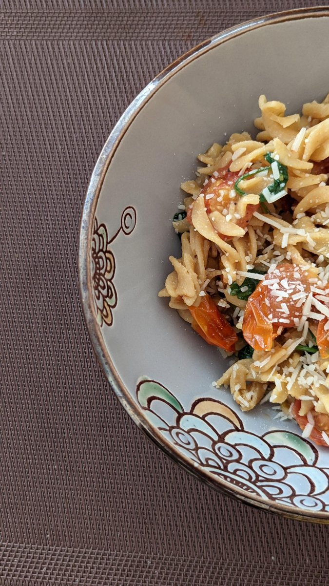 Tonight's Dinner" Chickapea Pasta (120g measured), with sauteed spinach &amp; cherry tomatoes (450cal) 
 
#1200Kcals #1200KcalsADay #1200KcalsPerDay #1200Kilocalorie #1200KilocalorieADay #1200KilocaloriePerDay
 
diningandcooking.com/536984/tonight…