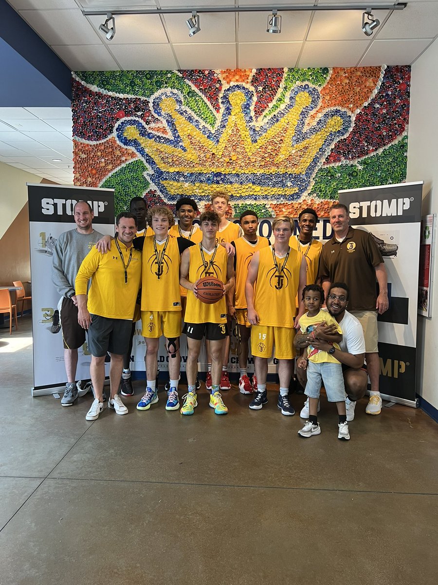 GoldCrownCO's tweet photo. 2022 Boys Team Camp Champions👑

Amazing coaching and skill amongst these teams! Such great competition this year! 👑🏀🔥👀💯

#GoldCrownTeamCamp #GoldCrownBasketball #WeGotCrowned

@BEASTMBB @govalorgbball @TJSpartans https://t.co/T3XJrFlIU6