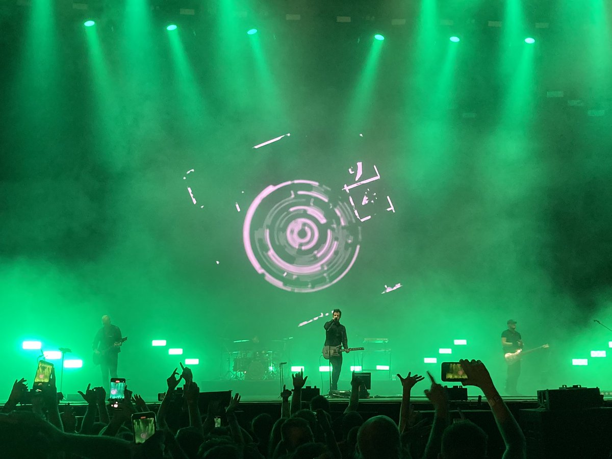 bnfct_'s tweet photo. #VOLT2022 
#pendulumlive
 @Pendulum @rob_swire @Perryguitar666 @KjSawka @Garethmcgrillen https://t.co/8IW74qQq8T