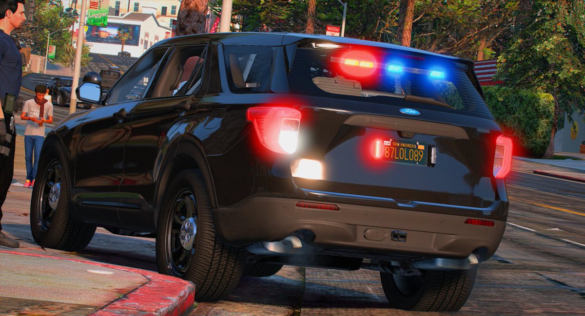 That_Guy_Carson's tweet photo. Now, this is how you patrol in style in the city of Los Santos, unmarked and in a 2020 FPIU. I love seeing these out on the streets. @midwestrp #MidwestRP #FIVEM #GTAVRP #GTAV #FORD #2020EXPLORER #LSPD ๐ฅฐ https://t.co/43rQTf9Gov