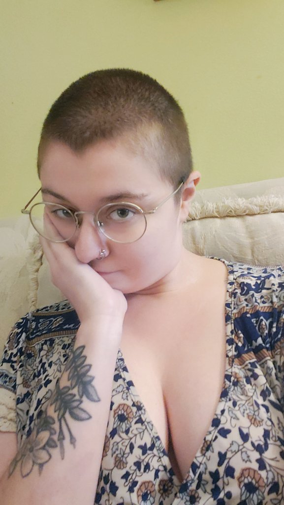 MorgBechet's tweet photo. Please report @morganbechetTO! That is no longer me, that is a phishing scam. My tryst and email (morganbechet@protonmail.com) were also hacked so beware of those too while I'm getting this sorted out!

Here's new photos of me looking tired and exasperated as proof lol https://t.co/rSti5uv0m6