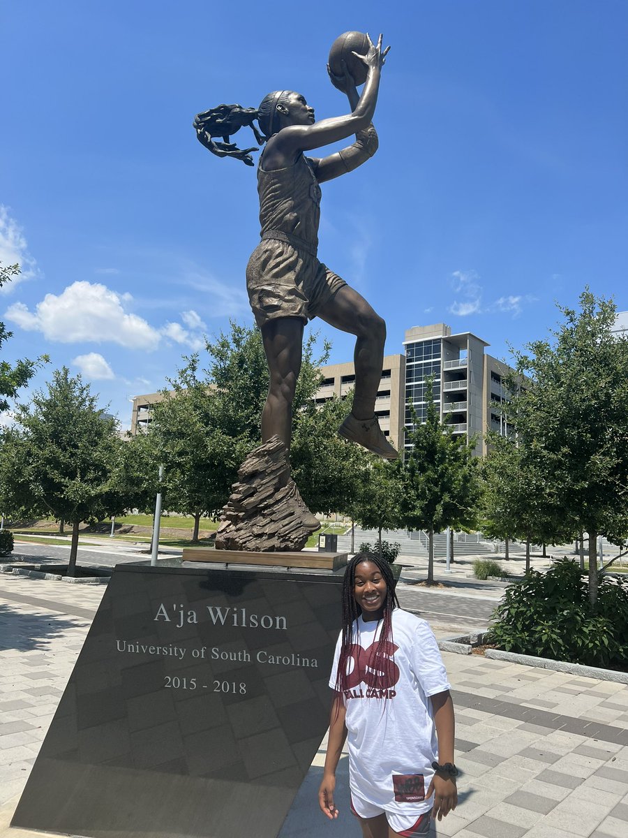 I got a chance to meet the National Champions at USC.  Thanks Coach @dawnstaley and @vsaxton25 and @aa_boston for the great team camp with my high school team @hillgrove_wbb