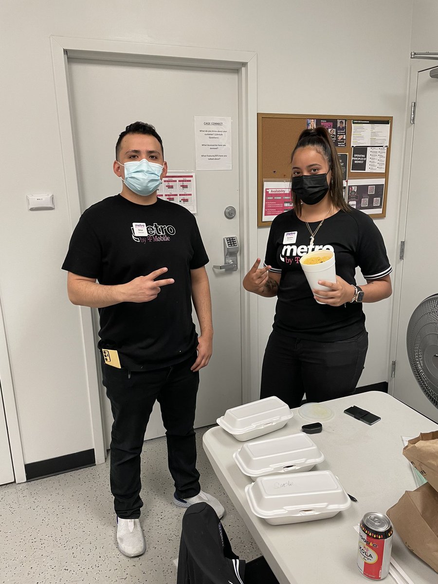 JaimeMetroBytmo's tweet photo. Diversey top MetroCOR door for Home internet for the month of June. Thank you for the lunch @yeahitsmeRP    @WinstonAwadzi  @b_barkoff https://t.co/SUKl9Agr1z