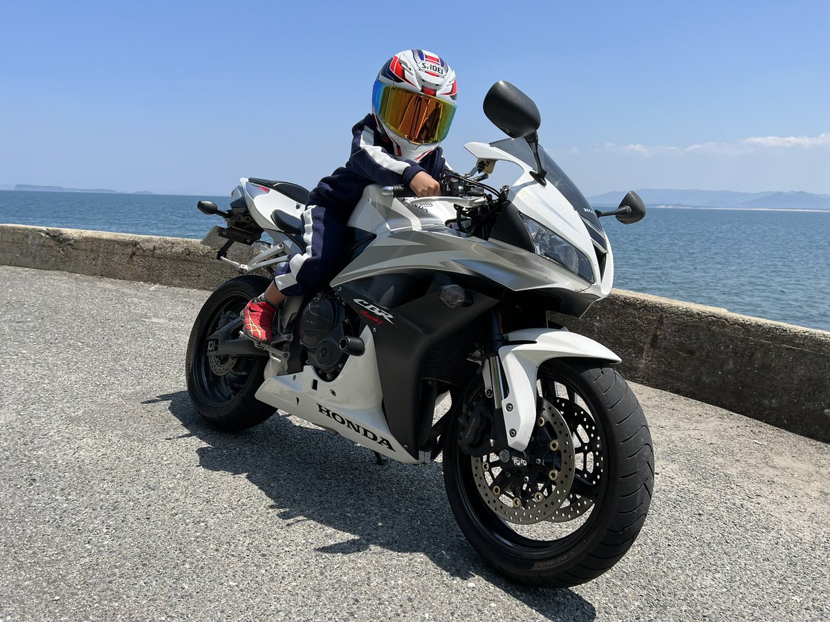 pc40_rr_cbr's tweet photo. 名前　ばななん
年齢　50over
性別　おっさん
住み　福岡
身長　180
乗り物歴　TZR  NSR  CBR

ウィークエンドライダーです。
ネコ、シカにたまに出没してます

#バイク乗りとして軽く自己紹介
#ツーリング仲間募集中 
#福岡 https://t.co/qO9gY7Qchr