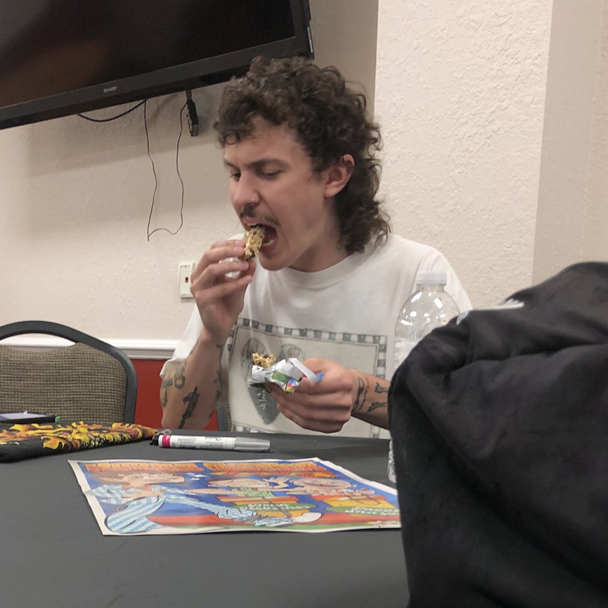 kurtisconner's tweet photo. You see this handsome hunk sitting across from you snacking on a granola bar. 

How do you open? https://t.co/MHp0BYgEO2
