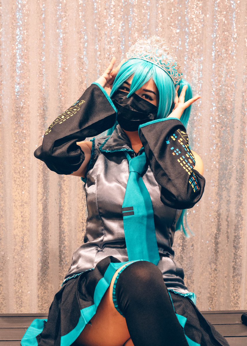 Only 15 minutes until the cosplay contest starts ! Entered yet? The contest will be held in the main stage in Great Kiskadee B. Cosplayers please line up outside the main stage. #KyokaiCon