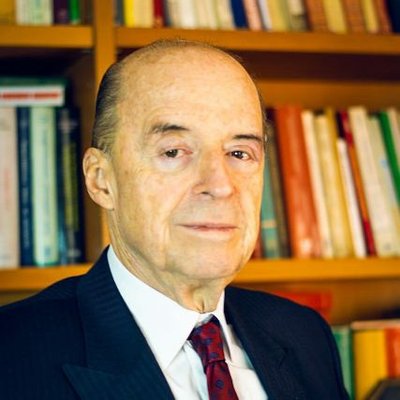 AmLuiissa's tweet photo. "Que Uribe se retire de la política porque está muy viejo.Démosle paso a los jóvenes"

Los jóvenes🤣🤣🤣 https://t.co/RBEL2JR1VX