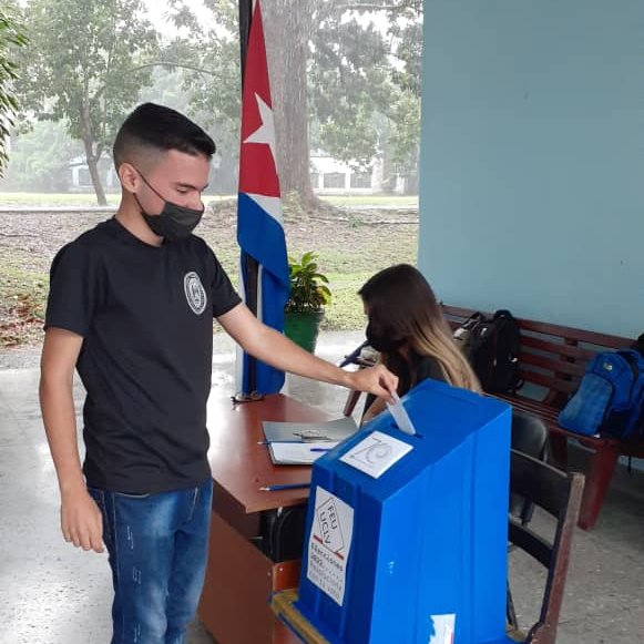 chserafin00's tweet photo. ¡Y qué linda se vio la facultad los días de elecciones y congresos! 😍🤩 @HumanidadesUCLV https://t.co/oQ6U6ERbGm