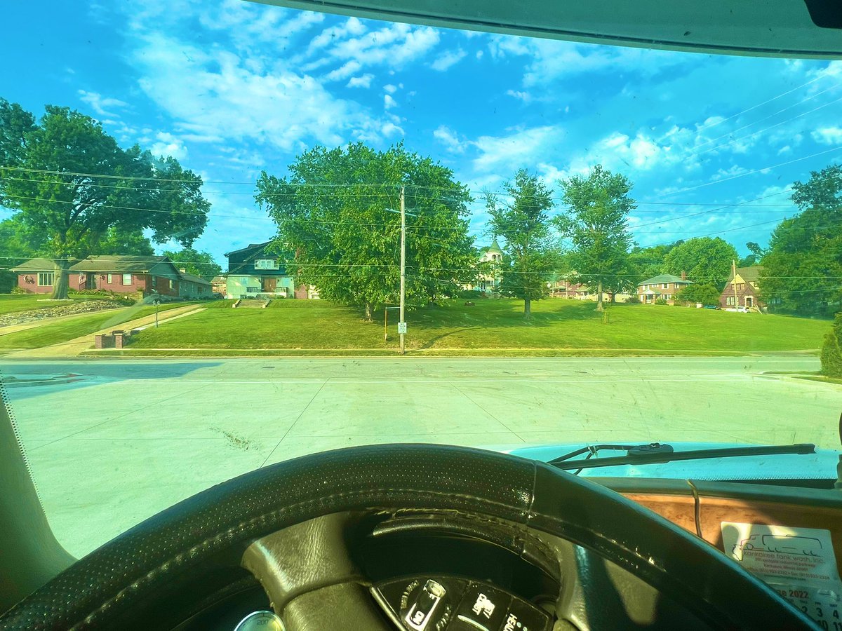 truckerpatty's tweet photo. At the Hucks in Hanibel MO and the only way out of the fuel lane says NO TRUCK OVER 24k and not enough room to turn around 😅 I no longer identify as a truck driver and my truck now identifies as a car 🙈 #rulesareforfools https://t.co/QYLDfvwZba