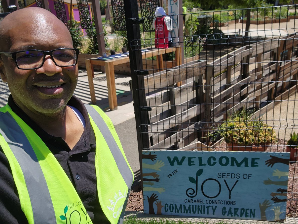GlennWHunter's tweet photo. Gent. Hooks & I of 100 Black Men of the Inland Empire spent Saturday morning at Seeds of Joy, a community garden in Ontario. We volunteered time supporting upkeep in this urban garden. Elizabeth McSwain is the Mastermind!#SeedsOfJoy #100BMIE #Community #HealthyFood #InlandEmpire https://t.co/vWLlFmoRea