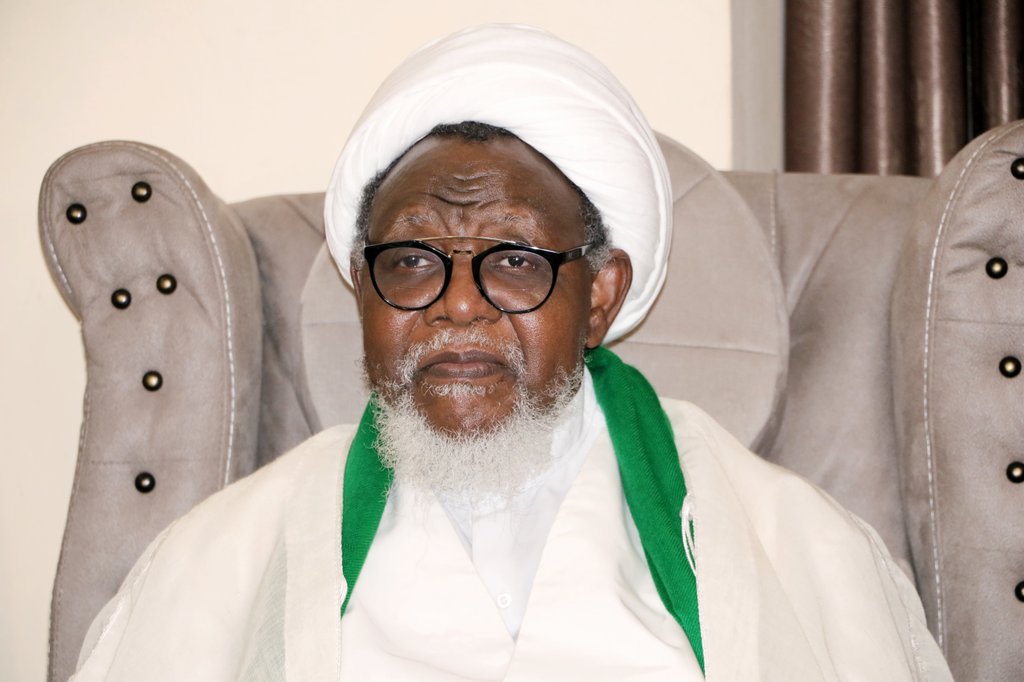 SZakzakyOffice's tweet photo. Leader Sheikh Ibraheem Zakzaky (H) meets with the representatives of the brothers of the Islamic movement from Talatan Mafara, Gusau, Zuru, Illela, Takakumi, Maradun and Tsafe, today at his Abuja residence.  

@Szakzakyoffice 
25/06/2022 https://t.co/KwAXa4W1OA