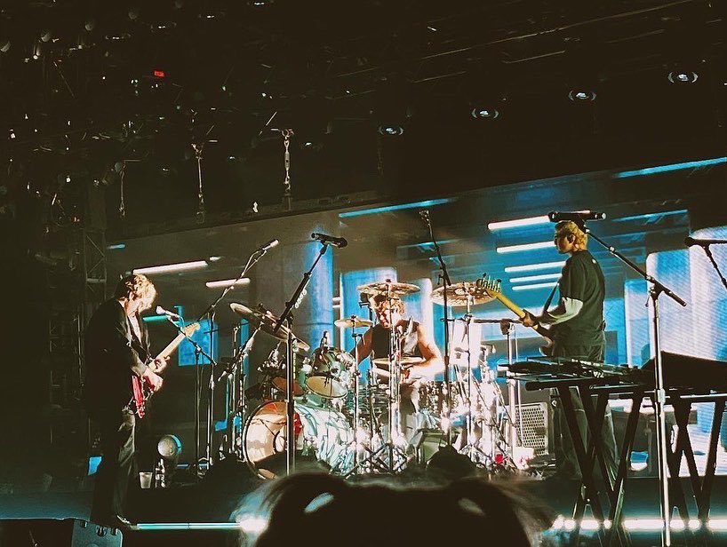 exohblur's tweet photo. post concert depression is real #5sos #TakeMyHandDenver #TakeMyHandWorldTour https://t.co/G0sUN3l8Mg