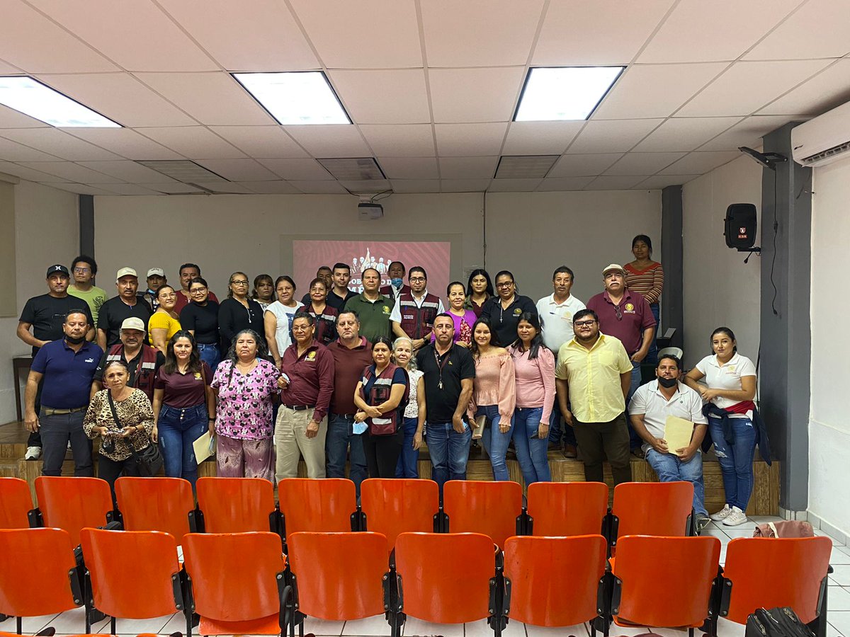fmosqman's tweet photo. Honor de poder estar con mis compañer@s #SomosServidoresDelaNacion de Vallarta. Dialogamos sobre la importancia que tiene construir una nueva moral que nos diferencie de los gobiernos neoliberales. https://t.co/3FCLKPIeT9