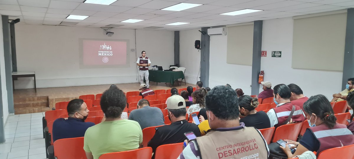 fmosqman's tweet photo. Honor de poder estar con mis compañer@s #SomosServidoresDelaNacion de Vallarta. Dialogamos sobre la importancia que tiene construir una nueva moral que nos diferencie de los gobiernos neoliberales. https://t.co/3FCLKPIeT9