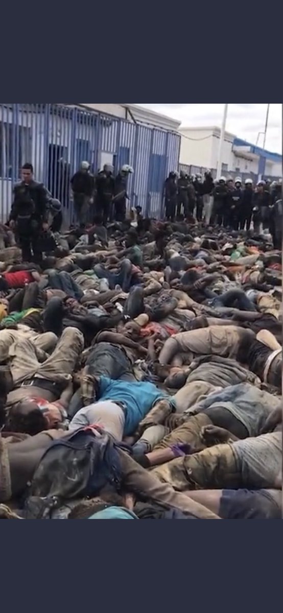 JordiArmenteras's tweet photo. Genocidi. Crims contra la humanitat. Melilla.

Espanya investiga crims a Ucrïna i defensa la mort de migrants a la frontera de Melilla.

Desconec l’autor de la foto. Disculpes. https://t.co/3KgZevw7jf