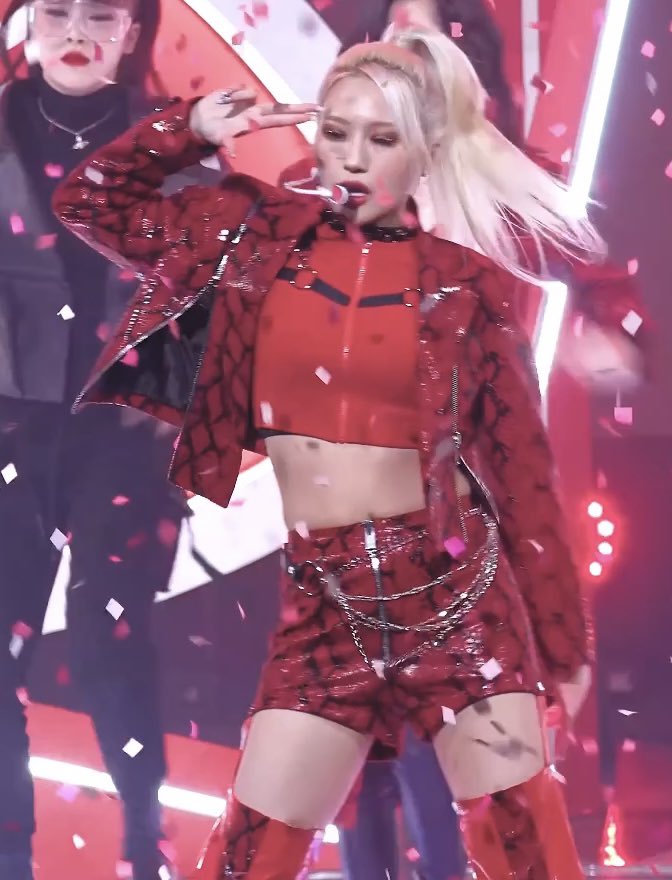 jiufiim's tweet photo. ohhh the britneyfication of siyeon was just EXQUISITE https://t.co/5la1t4sENQ
