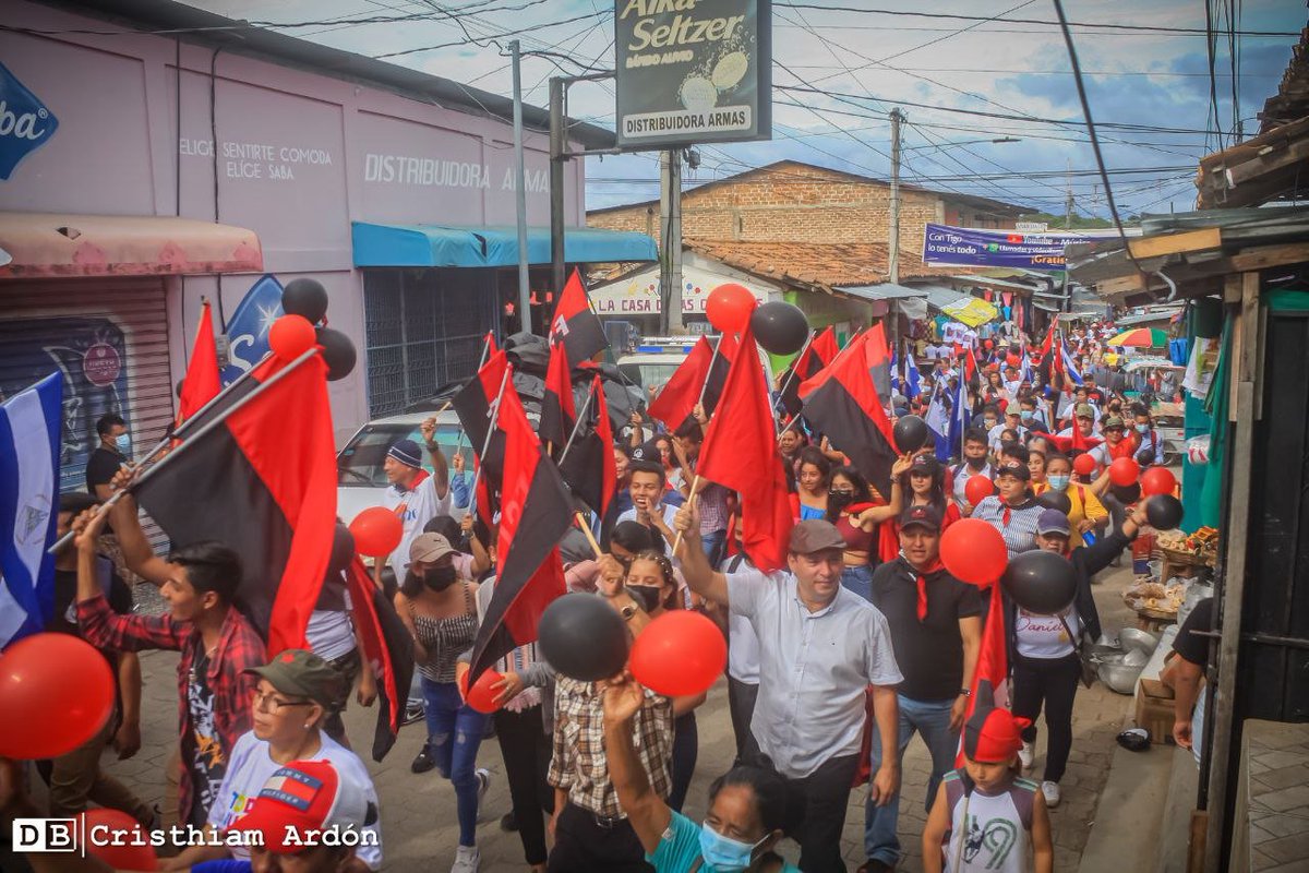 db_nicaragua's tweet photo. #4319FuerzaDeVictorias | La militancia sandinista de Ocotal ondea banderas de patria y soberanía para conmemorar a los héroes y mártires https://t.co/bRRKZnsTJn