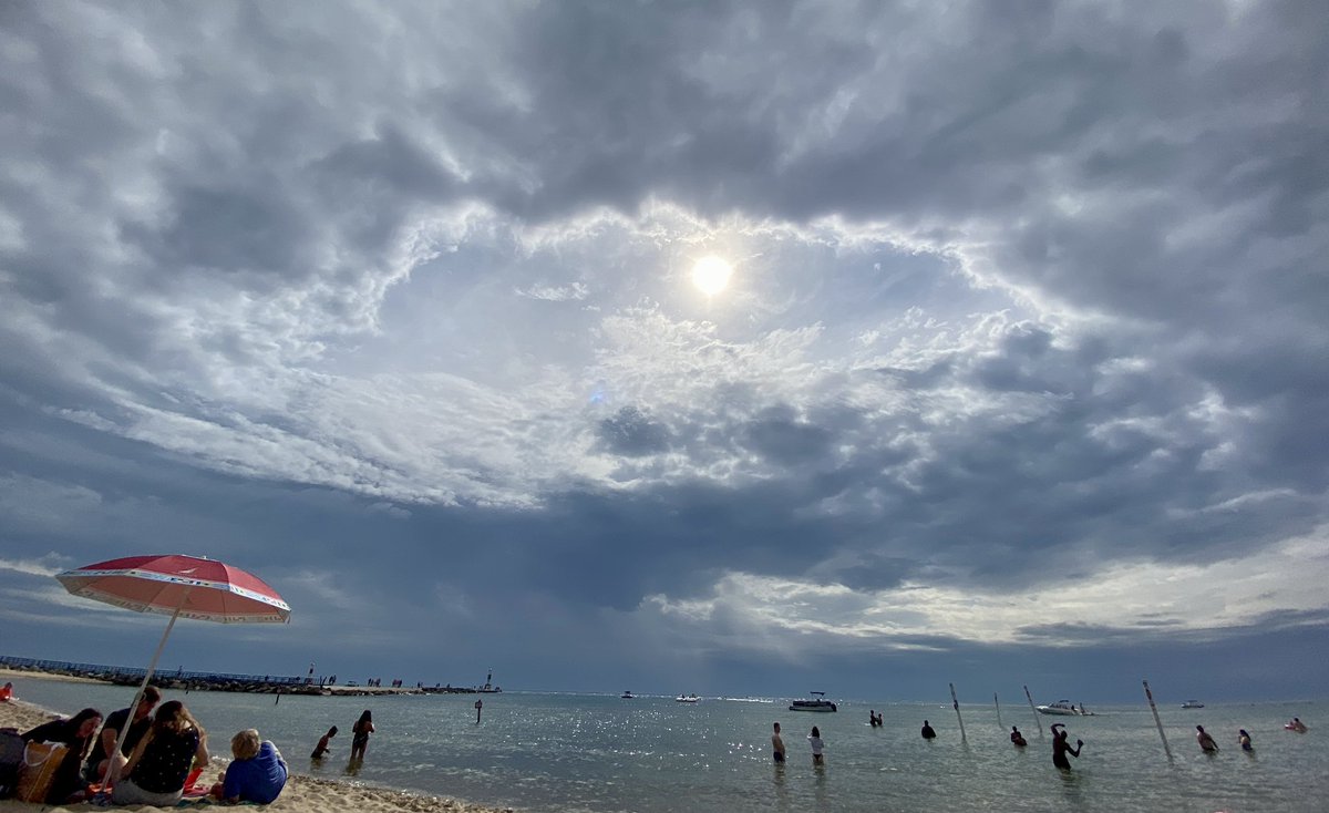 Todd_Cox's tweet photo. Solid weather shot from #HollandStatePark @WOODTV https://t.co/3OybUgKDL4