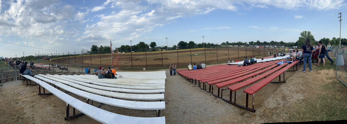 jmerfeld's tweet photo. @PPistone 100 degree day. Never been. Best way to end a family reunion. Nevada MO speedway. #supportyourlocaldirttrack. https://t.co/mxYbaJGsHj