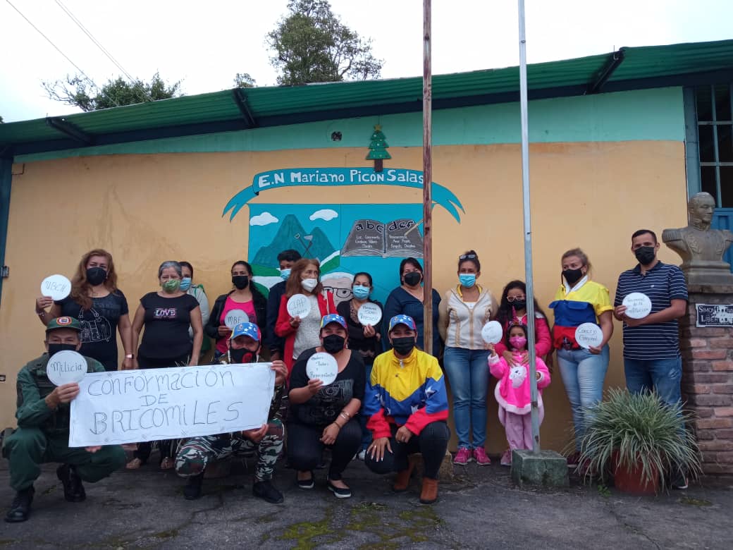 losiramro's tweet photo. Escuela Mariano Picón Salas presentes en BRICOMILES https://t.co/gyzB53MSrQ