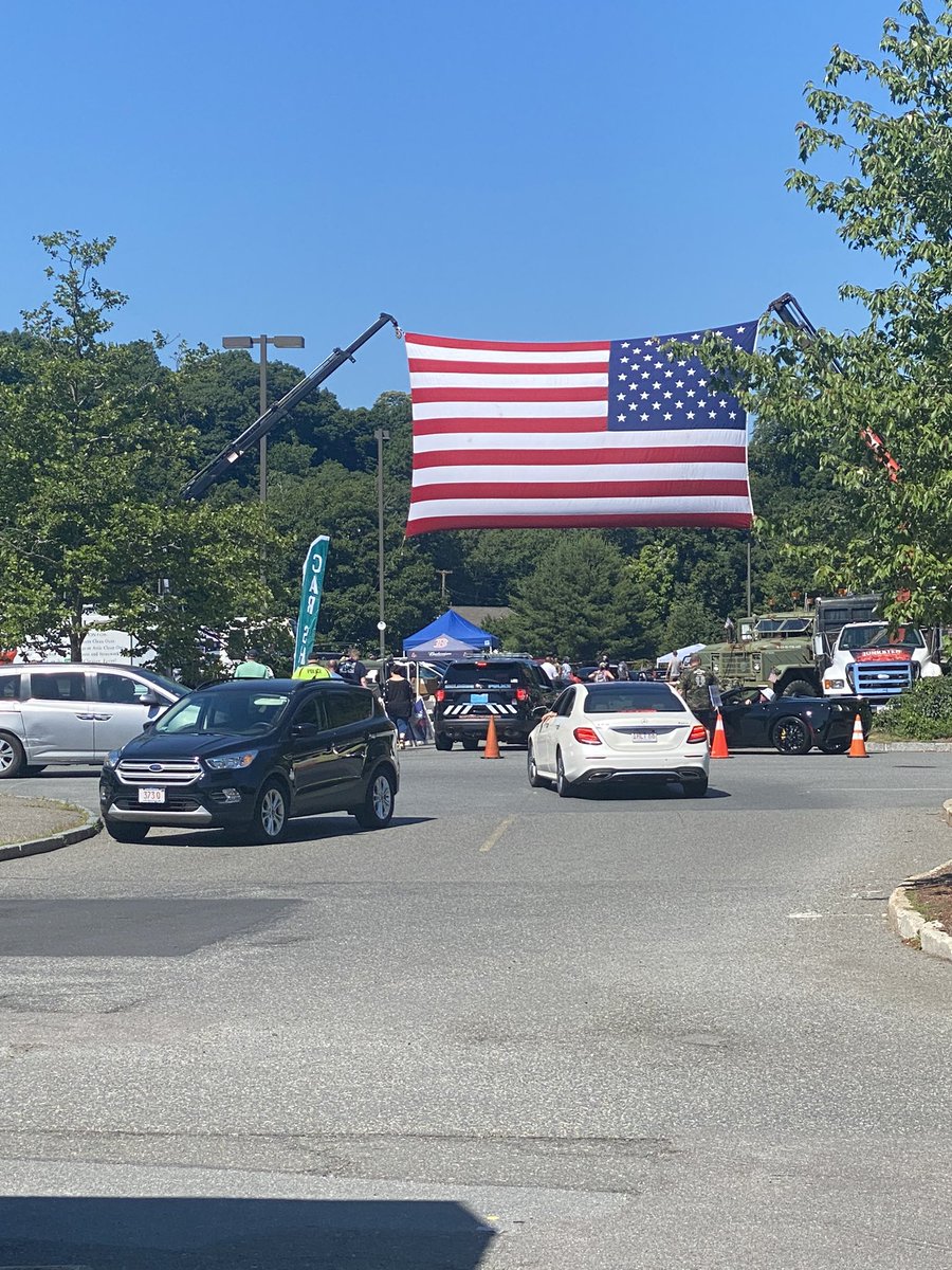 “If opportunity doesn’t knock build a door” had a great time collaborating with <a href="/AmgadAj/">Lynnfield</a> with our firstnet event <a href="/shopSQUAREONE/">SQUARE ONE</a> with Cops and Cars can’t wait to do it again soon!!! <a href="/HowellAndraya/">Andraya Howell</a> <a href="/Bjeralds1/">Brandon Jeralds</a> <a href="/JessRacine8/">Jess Conforto</a> <a href="/LillardDerick/">Derick Lillard</a> <a href="/emilywiper/">Emily Wiper</a> <a href="/TheRealOurNE/">#OurNE</a> #TNT #winasone