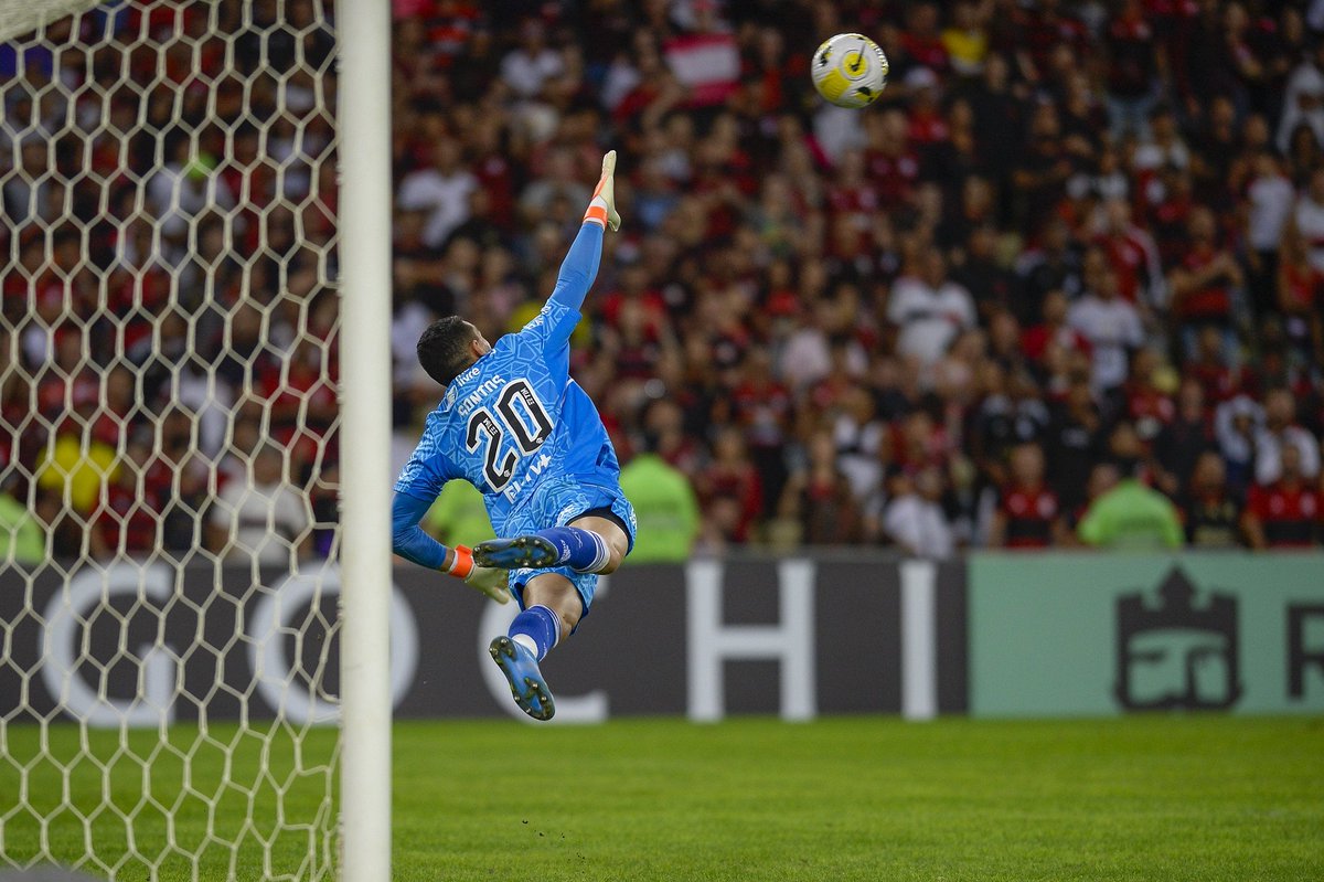 fla_infos's tweet photo. Como é bom ter goleiro!!❤️🖤🥹 https://t.co/nQBUbjZjxv