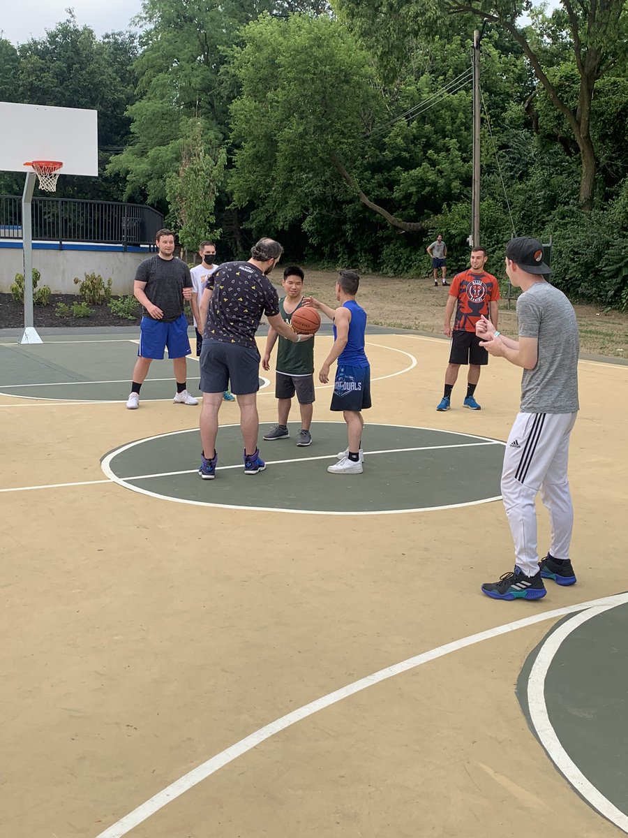 ShutupToshi9227's tweet image. When you have the two biggest guys on the court handle tip off.