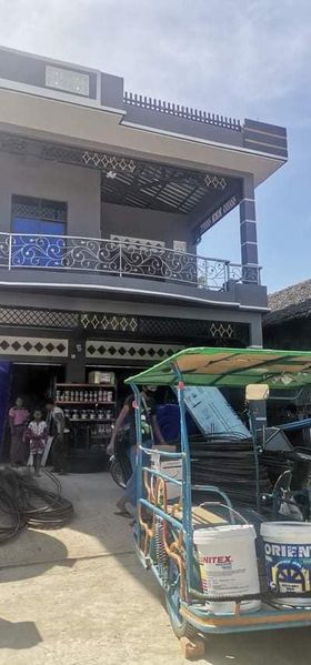 MizzimaNews's tweet photo. ပုလောမြို့နယ်၌ ကုန်မာဆိုင်ပိုင်ရှင် အမျိုးသမီး တစ်ဦးကို စစ်ကောင်စီက စစ်ဆေးစရာရှိဟု ဆိုကာ ဖမ်းဆီးခေါ်ဆောင်သွား
===============

Read More |  https://t.co/WKTUXNBj7g

#mizzima
#ပုလောမြို့နယ်
#ဖမ်းဆီးခေ���်ဆောင်သွား
#အိမ်ဆောက်ပစ္စည်းများ
#ငွေကြေးတတ်နိုင်သူများ https://t.co/yQXMgyE9M1