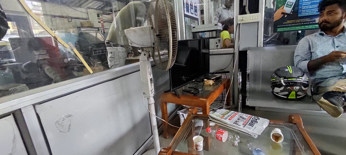 SSagar00418702's tweet photo. @tvsmotorcompany these is the condition of your service centre, service center name *SAVERATVS* Guwahati.  No higine at the service center. https://t.co/cIi1vRQ4qM
