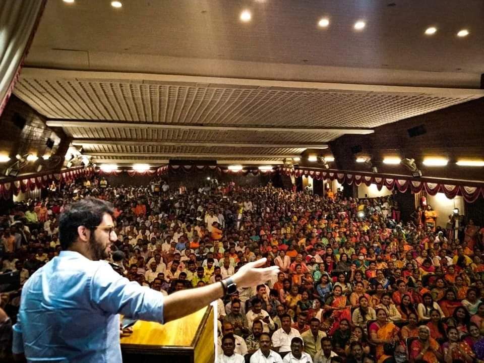 ivmahadeshwar's tweet photo. ही मुंबई आपली आहे, हा महाराष्ट्र आपला आहे आणि हे कुणाचं होऊ देणार नाही !
- युवासेनाप्रमुख मंत्री श्री. आदित्य ठाकरे जी !
@AUThackeray @ShivSena
@OfficeofUT @advanilparab
#shivsena #yuvasena #AadityaThackeray #BalasahebThackeray #UddhavThackeray #mumbai #maharashtra https://t.co/g0L1y2NqpH