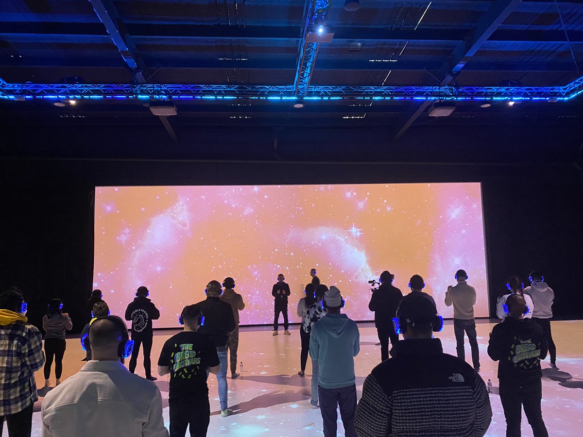 toastpunk's tweet photo. Even in the #Metaverse yoga is not easy. Not gonna lie. 🧘  @nftmelb https://t.co/mS8xYAbWEa