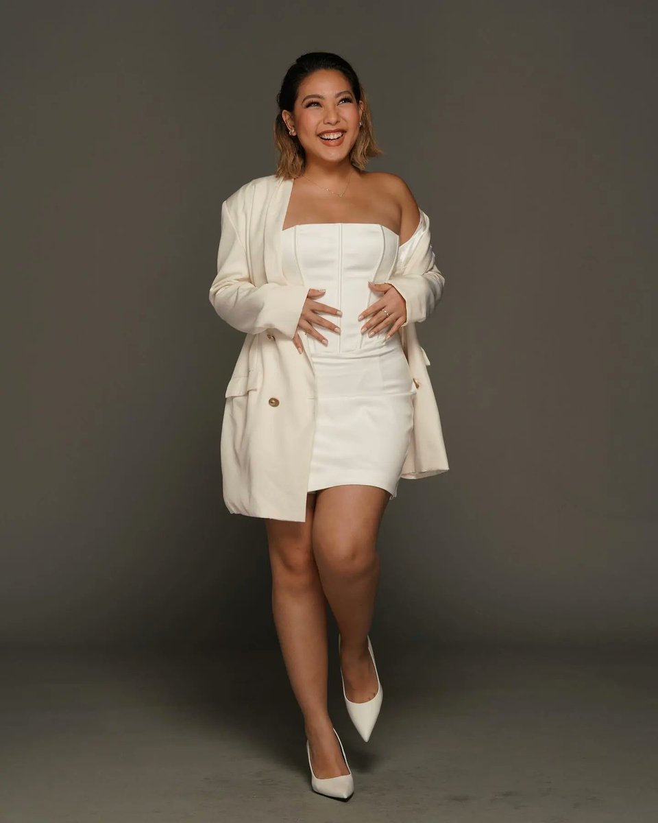 Sparkle_GMA's tweet photo. 'I can’t wait to meet you, anak. Ngayon pa lang, mahal na mahal na kita.'

JUST IN: #RitaDaniela announces on the #AllOutSundays stage that she is a soon-to-be mom ✨️ Congratulations! We can't wait to meet your little one 👶🏻 https://t.co/rupOd6XeNa