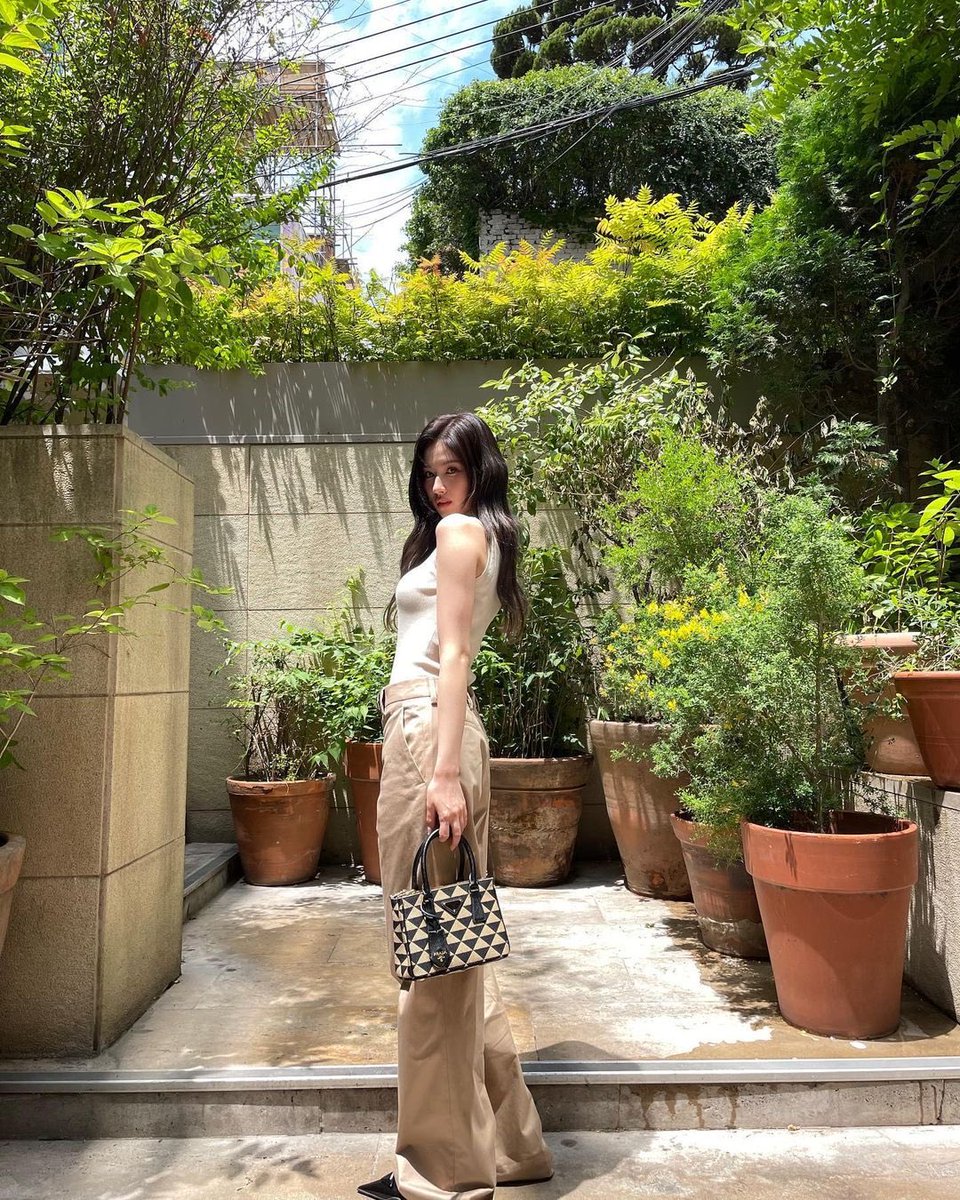 sanapomuse's tweet photo. earthy tone in summer season won’t hurt you right? ;) https://t.co/eAeNuFHZBK