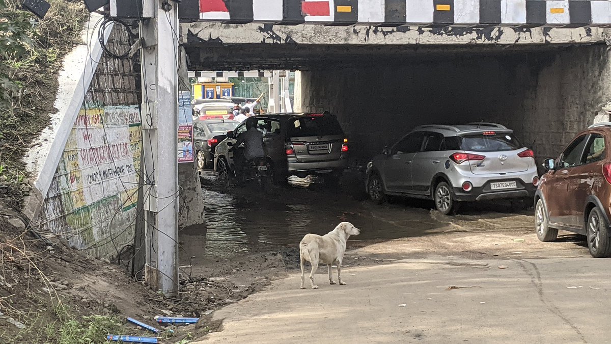 JashwanthBaba's tweet photo. @HMWSSBOnline @GHMCOnline @CommissionrGHMC 
Even a small rain will attract a lot of water that stays stagnant for several days, which is causing traffic jams and accidents, I have been in this locality for the last 15 years and the issue was never bothered to resolve https://t.co/hDvY30JrS2