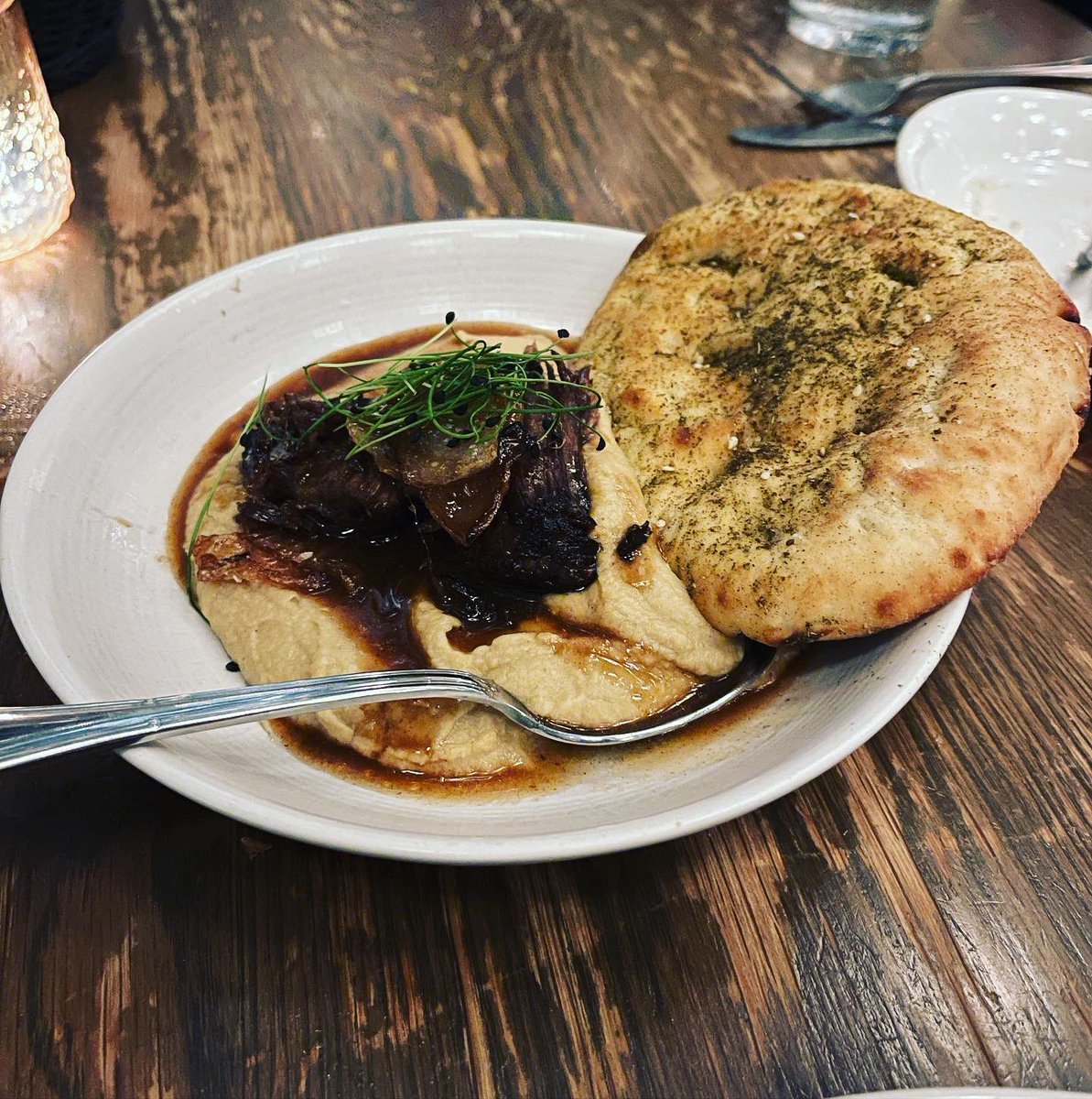 AmysPassport's tweet photo. Cocktails, spreads and indoor trees at Aba Restaurant in Chicago’s West Loop 🔥🔥 #westloop #westloopisthebestloop #lettuceentertainyou #deliciousfood https://t.co/mlkLZX1fqW